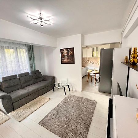 2 Rooms Apartment Airy & Bright Relax Яш Екстериор снимка