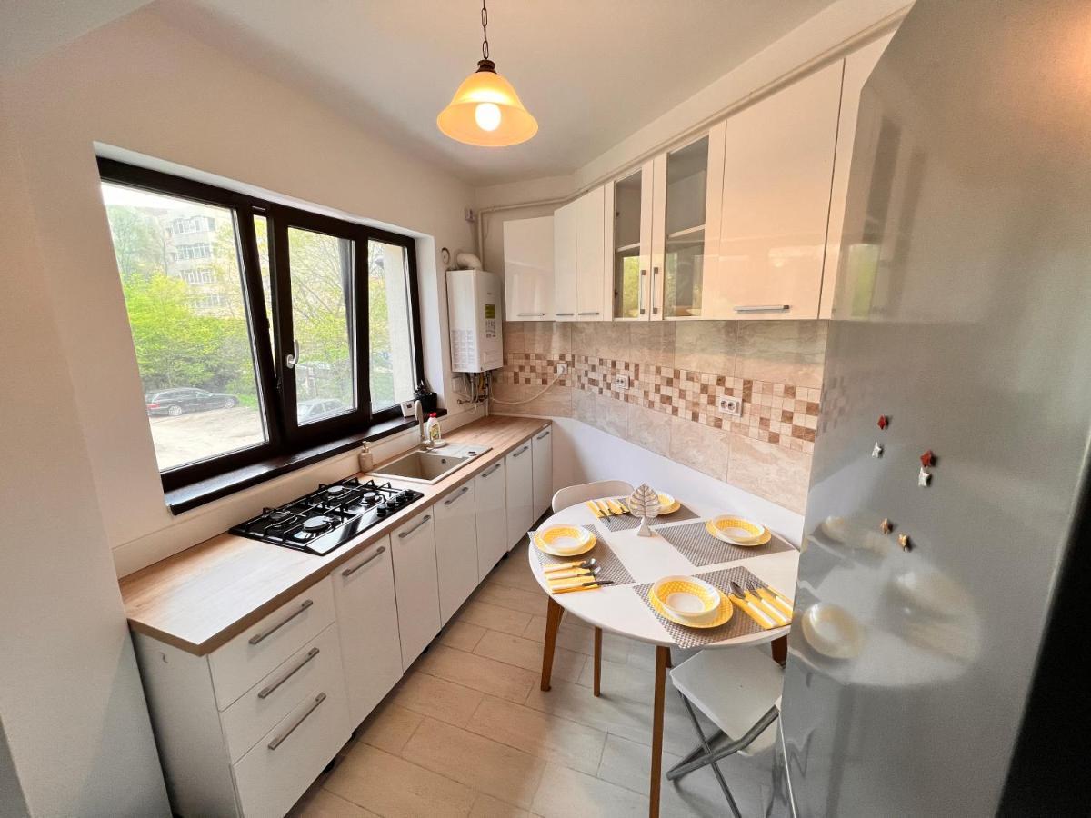 2 Rooms Apartment Airy & Bright Relax Яш Екстериор снимка