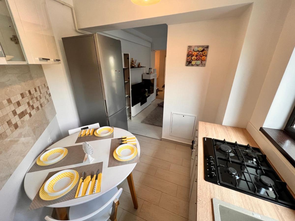 2 Rooms Apartment Airy & Bright Relax Яш Екстериор снимка