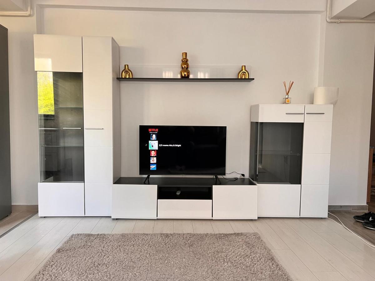 2 Rooms Apartment Airy & Bright Relax Яш Екстериор снимка